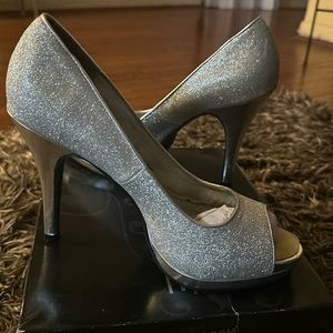 Rampage Shoes size 8.5 color silver